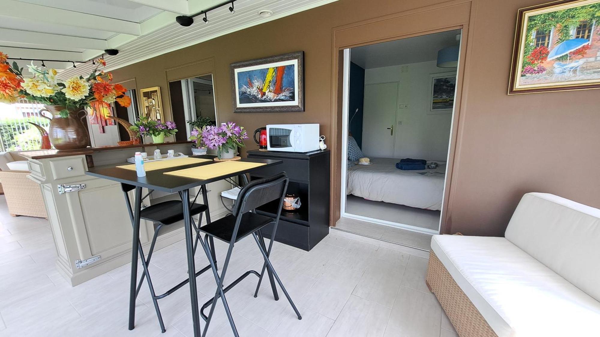 CHAMBRE PRIVEE AVEC SALON, garage voiture, vélos, motos Tourville-sur-Arques Extérieur photo