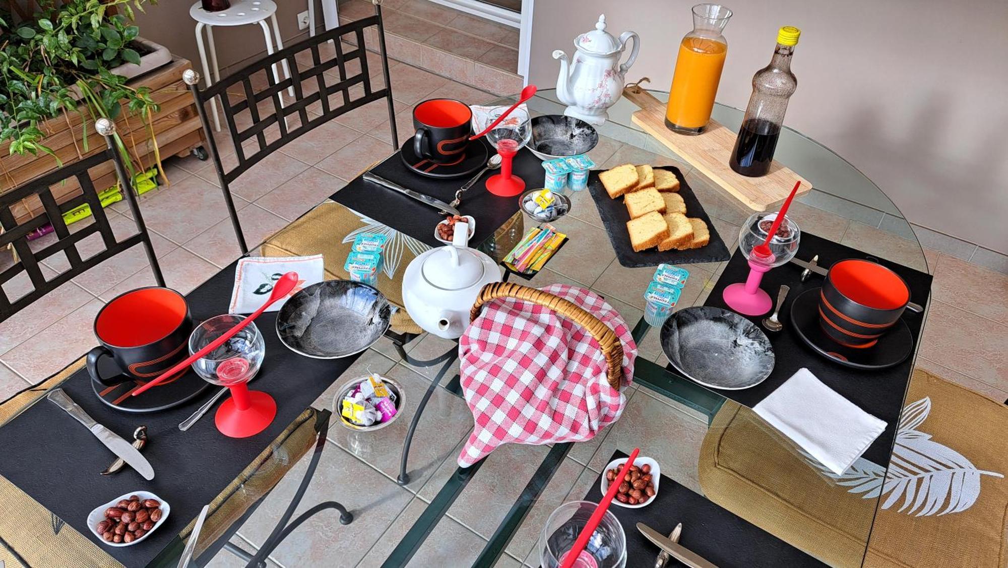 CHAMBRE PRIVEE AVEC SALON, garage voiture, vélos, motos Tourville-sur-Arques Extérieur photo